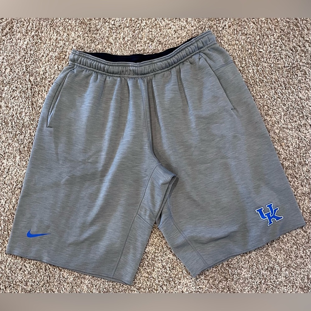 UK Wildcat Nike On field shorts size large dri-fit. 1108